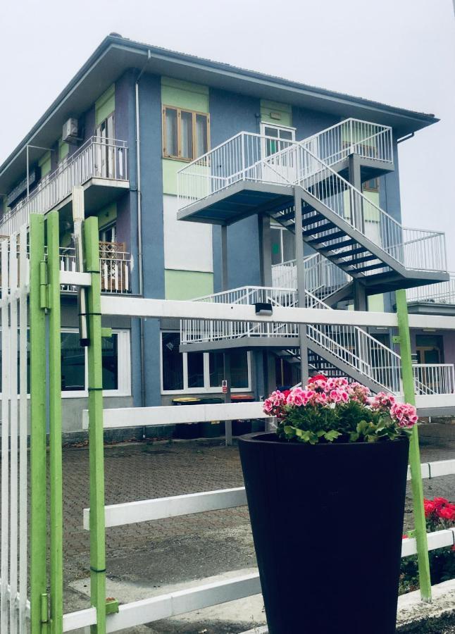 7 Lakes Aparthotel Burolo Exteriör bild