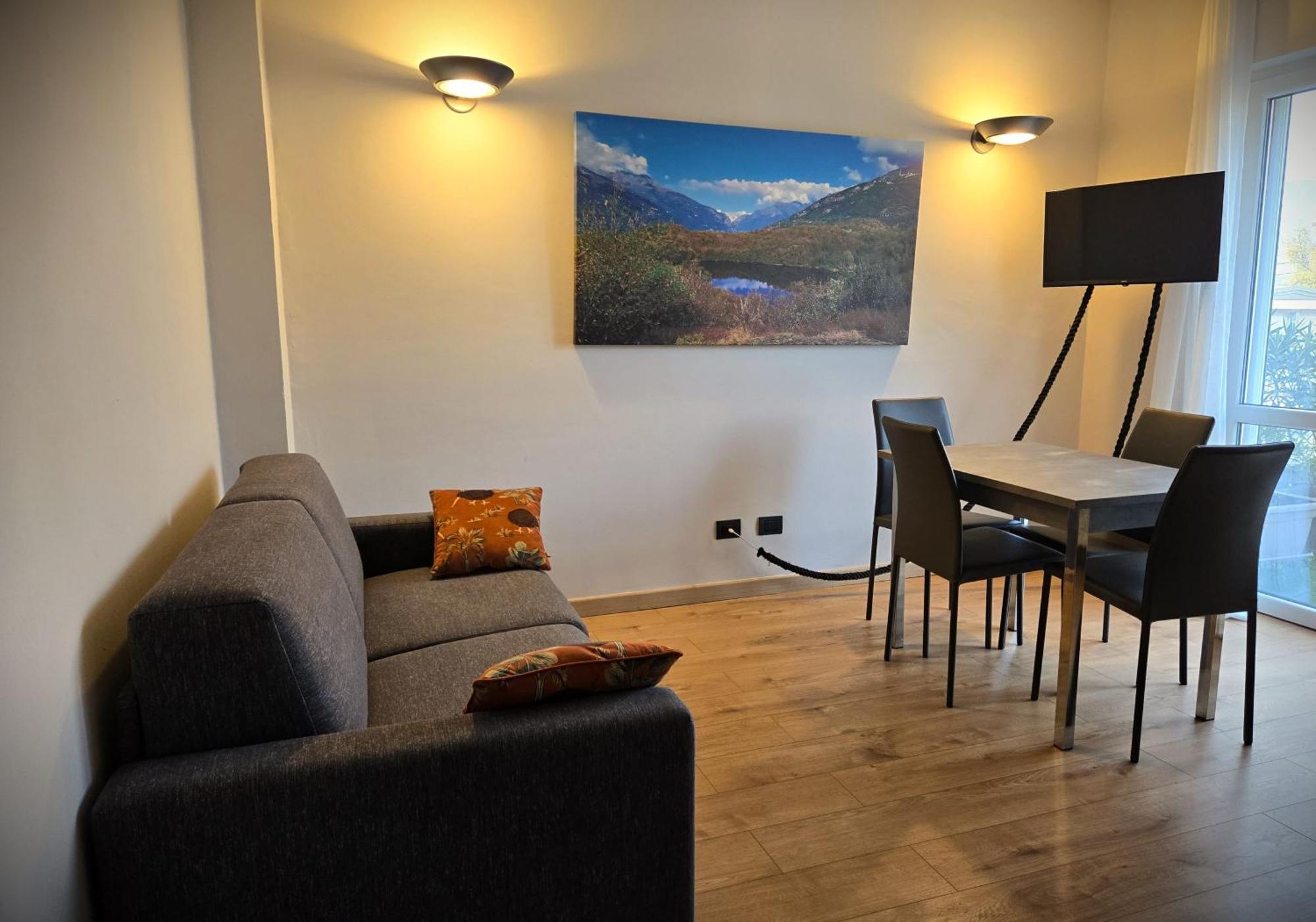 7 Lakes Aparthotel Burolo Exteriör bild