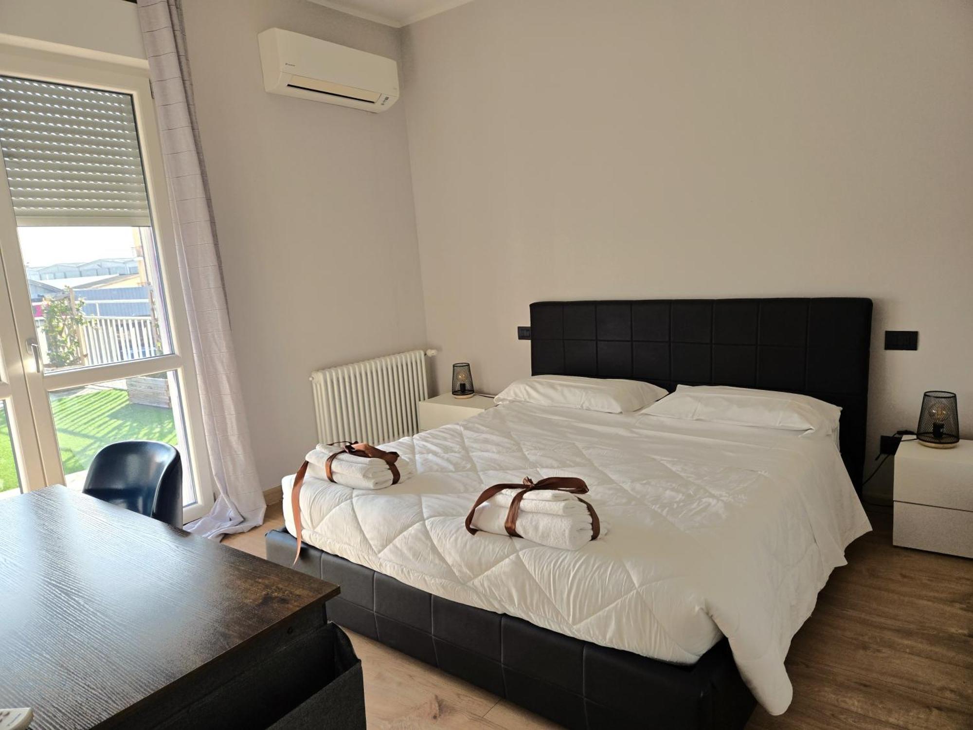 7 Lakes Aparthotel Burolo Exteriör bild